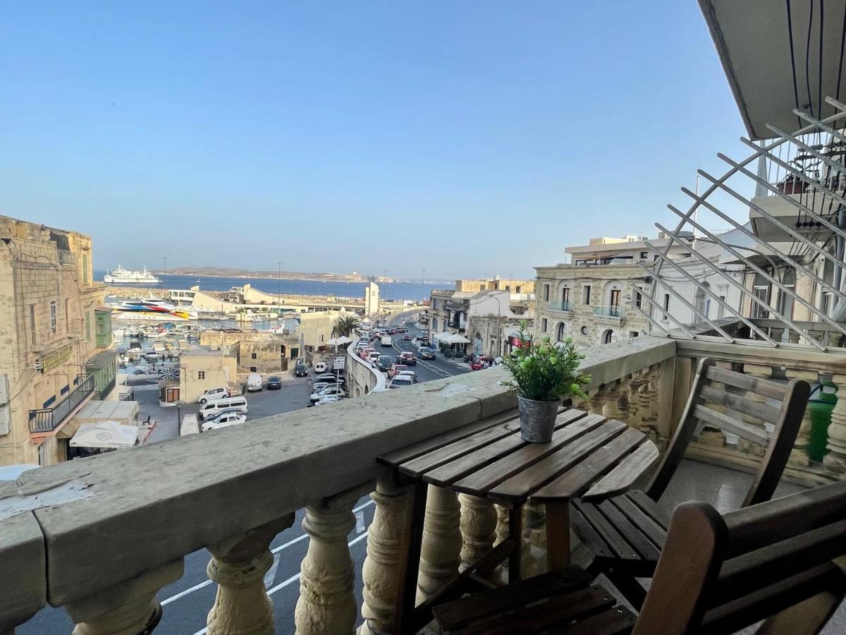 Seafront Apartment With Balcony Overlooking Marina Ghajnsielem Екстер'єр фото