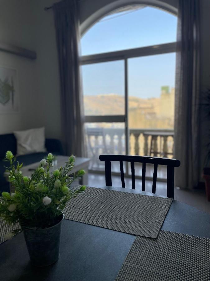 Seafront Apartment With Balcony Overlooking Marina Ghajnsielem Екстер'єр фото